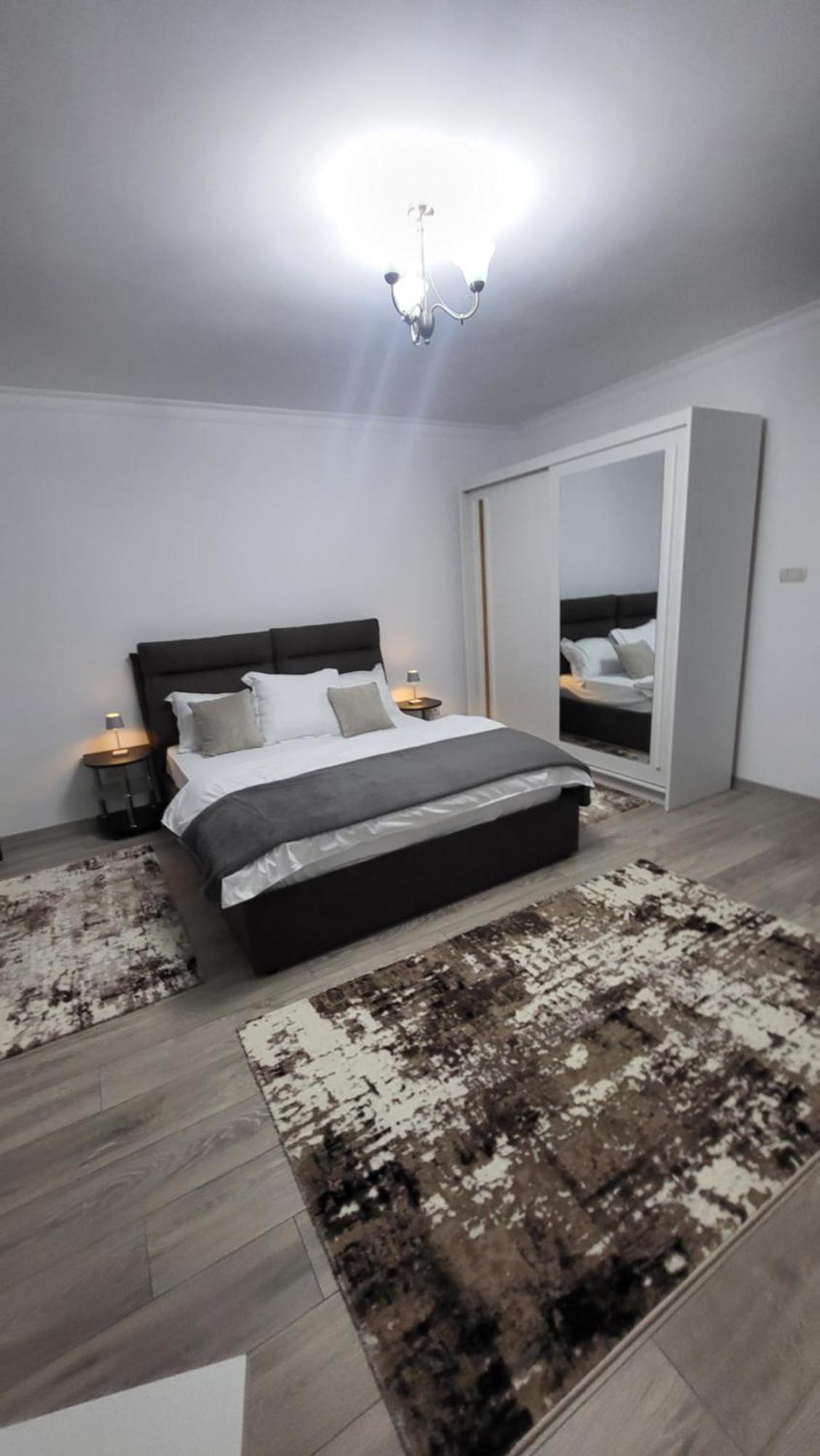Aly&Emy Villa Caransebes Ngoại thất bức ảnh