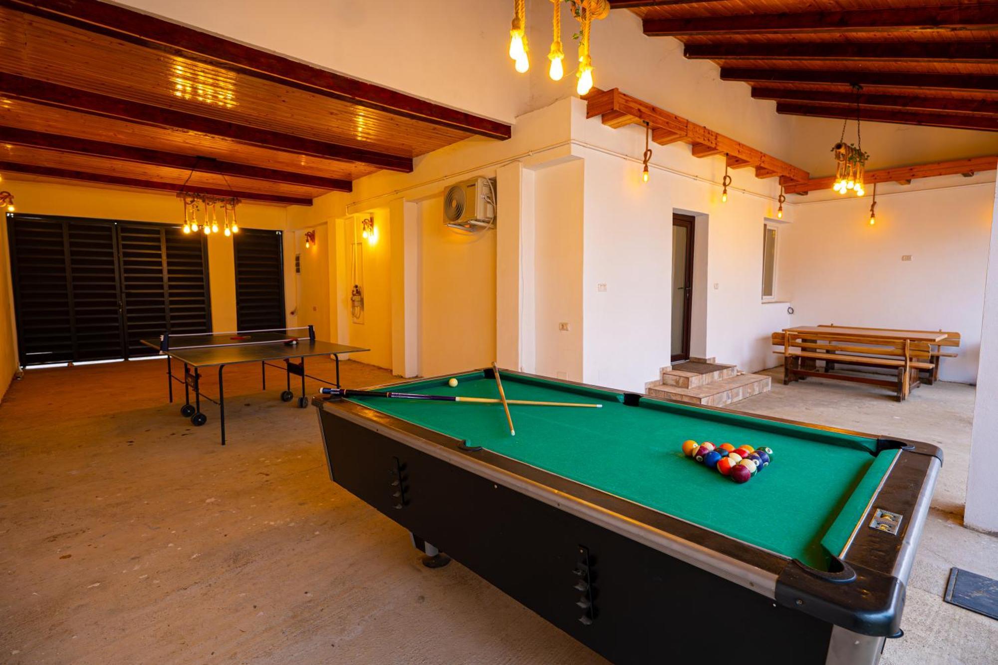 Aly&Emy Villa Caransebes Ngoại thất bức ảnh