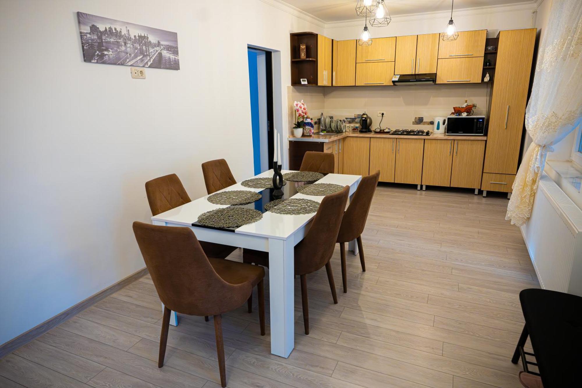 Aly&Emy Villa Caransebes Ngoại thất bức ảnh