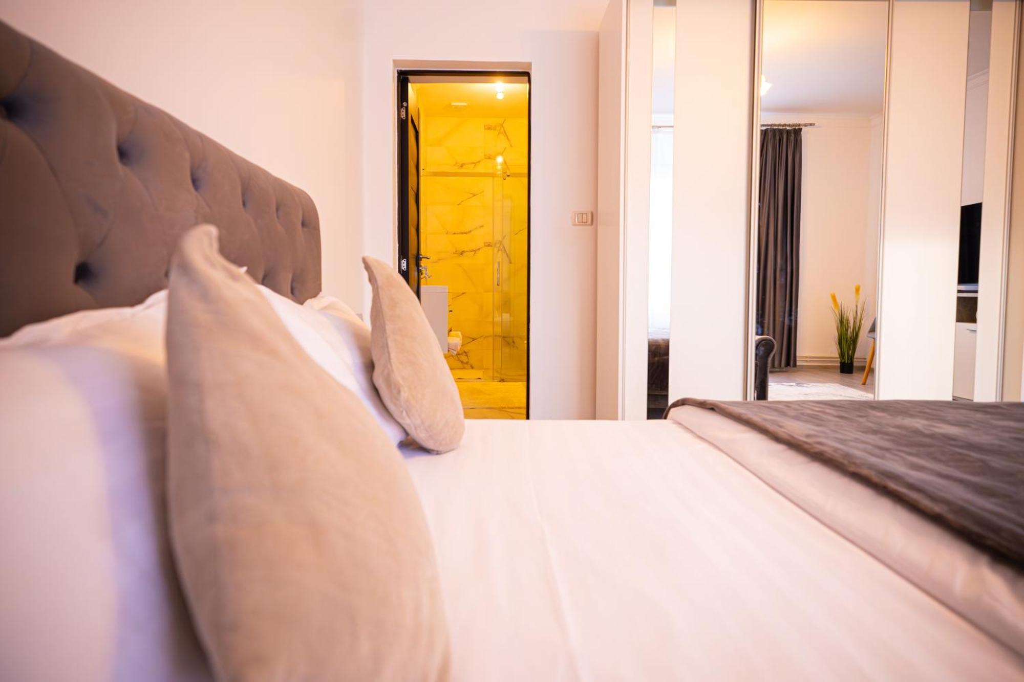 Aly&Emy Villa Caransebes Ngoại thất bức ảnh