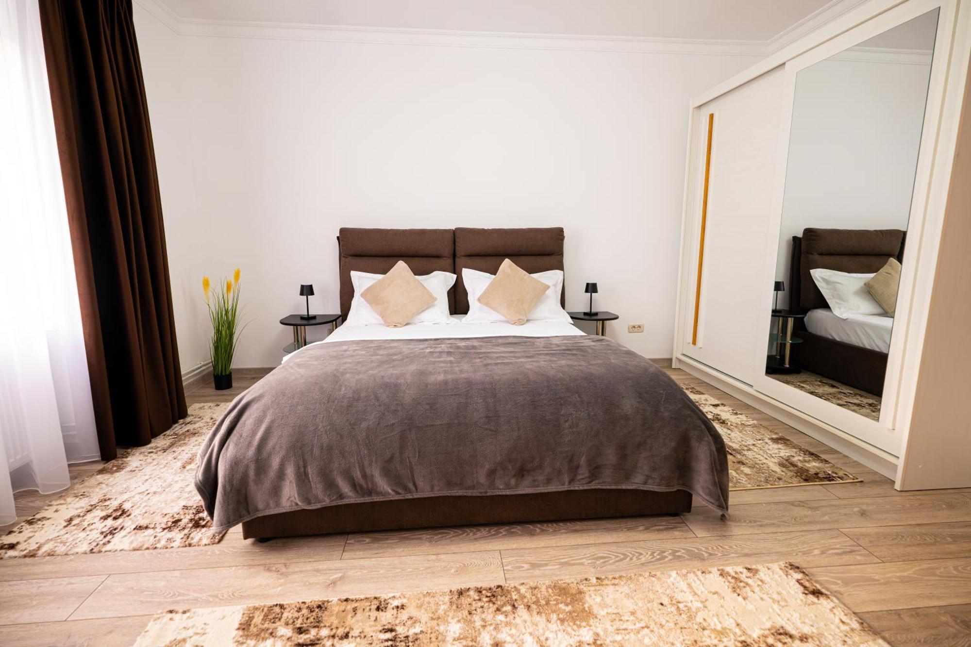 Aly&Emy Villa Caransebes Ngoại thất bức ảnh