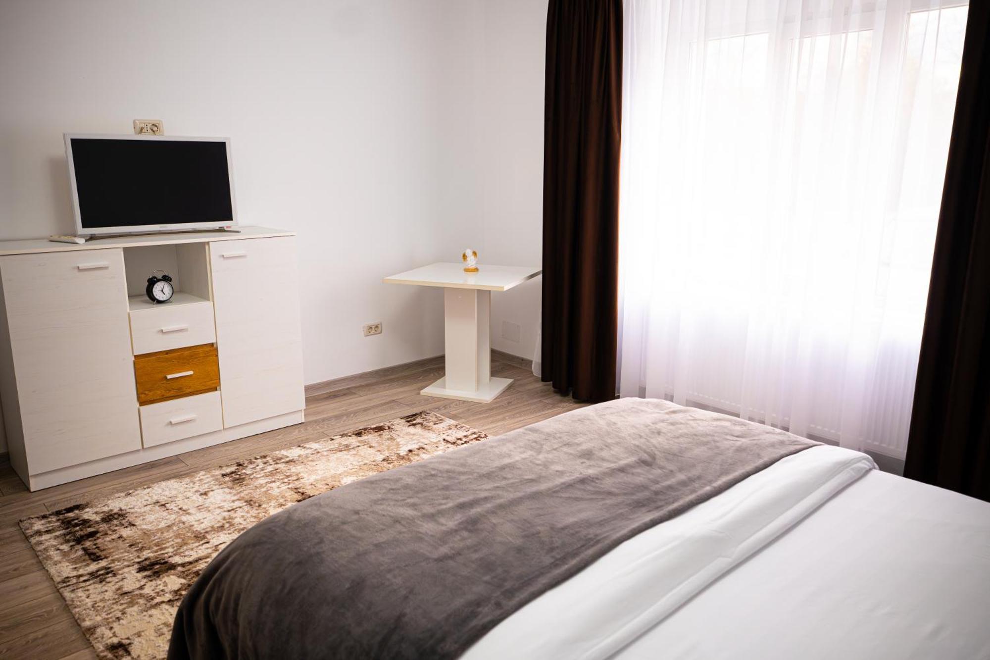 Aly&Emy Villa Caransebes Ngoại thất bức ảnh