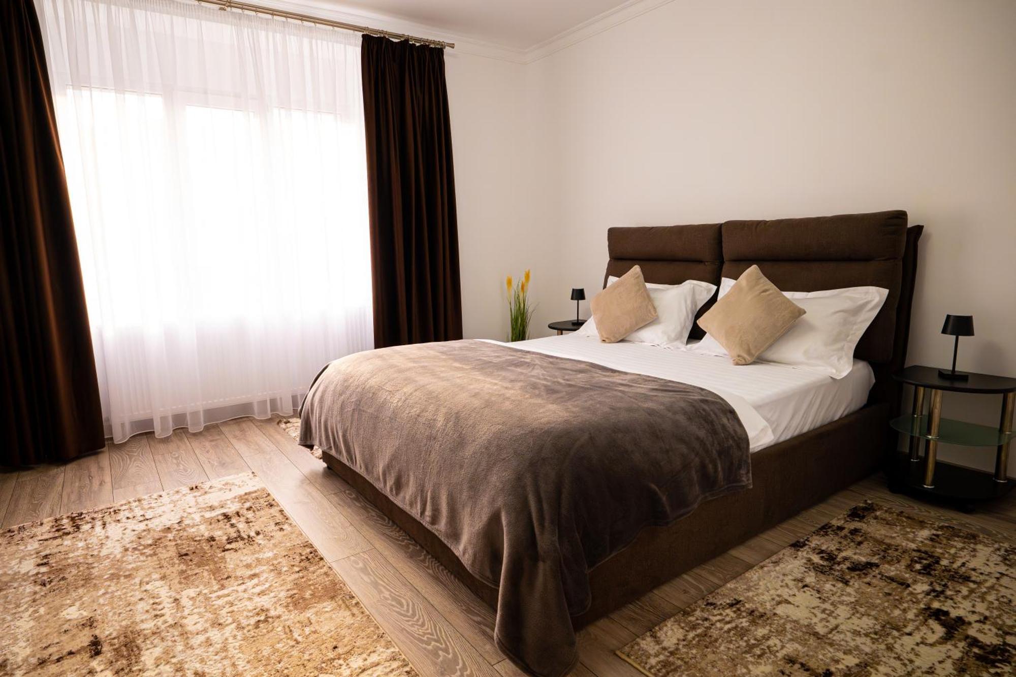 Aly&Emy Villa Caransebes Ngoại thất bức ảnh